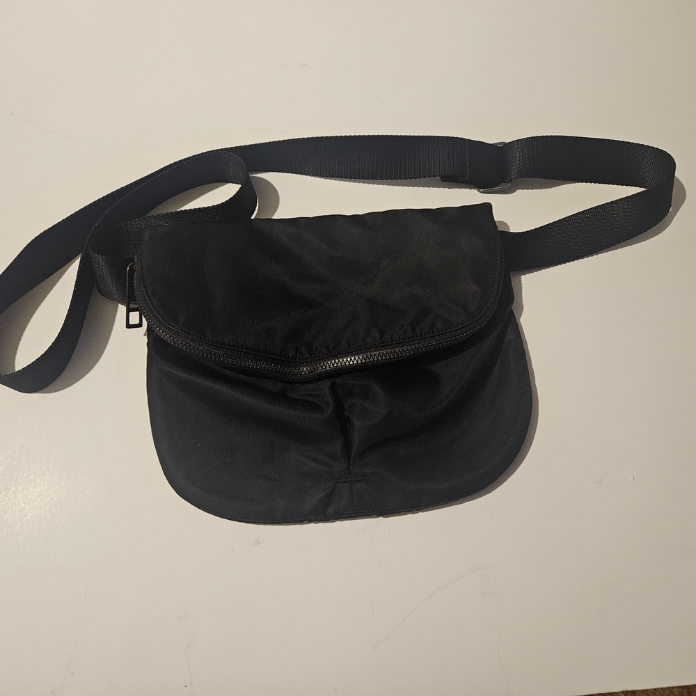 lululemon athletica Midnight Crossbody Bag